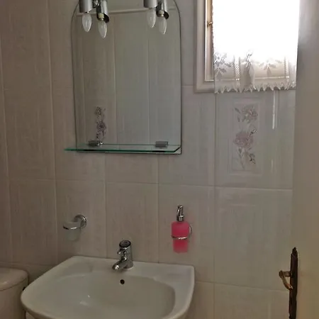 Papanikola House 1 *