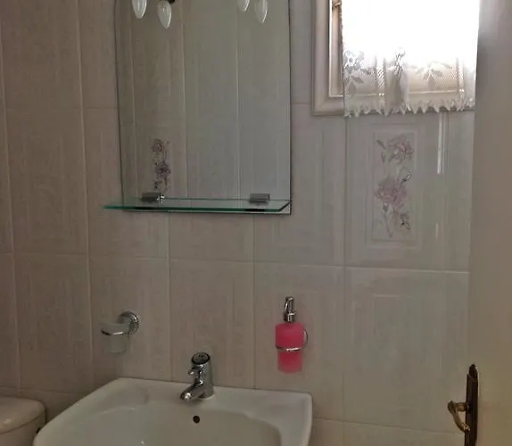 Papanikola House 1 *